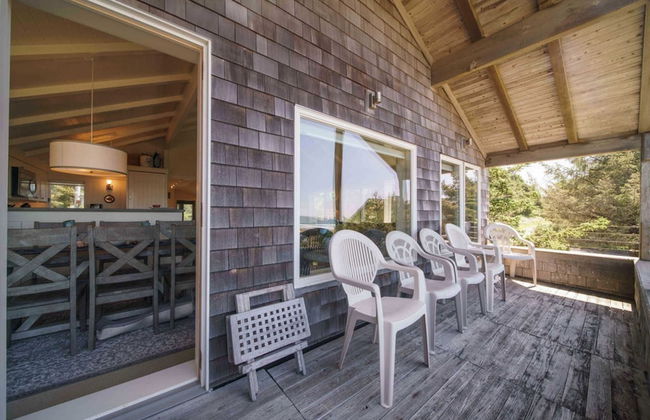 Chapman Cove by Avantstay Gorgeous Beach Bungalow w/ Sauna - Photo 21