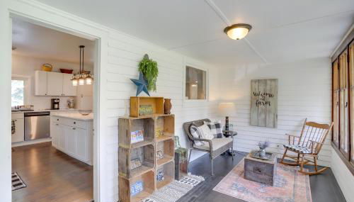 South Haven Farmhouse with Fire Pit, 4 Mi to Beach! - Foto 2