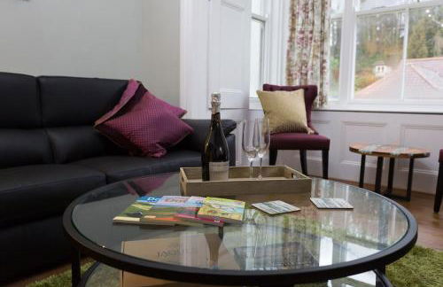 Luxury Large Five Bedroom Family House Sleeps 10 - Photo 21