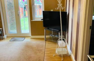 Huntingdon walk to town centre, cosy, Free parking - Foto 8