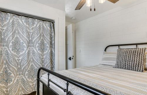Cozy Farmhouse-Style Cottage by Mighty 5 Ntl Parks - Foto 14
