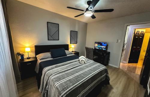 Maple House Romantic Getaway WHot Tub Near IAH - Foto 16