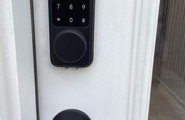 Modern 1-bedroom Studio with Kitchen and Laundry - Foto 7