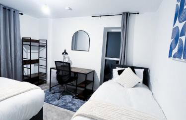 Rochester Gem, Balcony, FREE Parking and 2 mins walk to Station - Foto 8