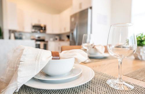 Stylish Retreat with Pool near The Parks - Foto 29