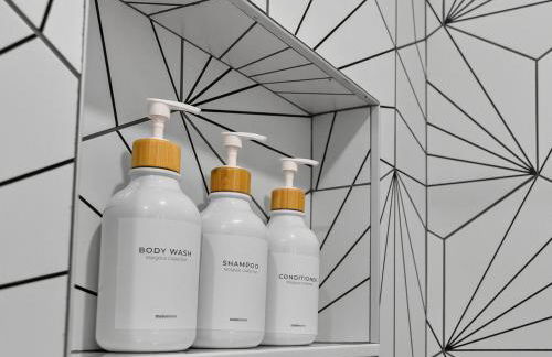 LUX Retreat Home with Yard - Foto 14