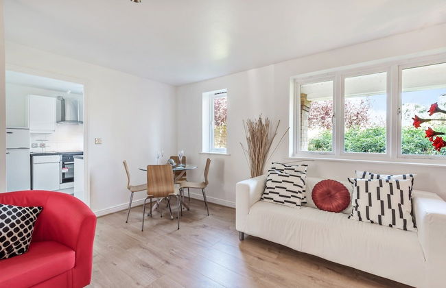 2 Bed Flat, Dedicated Workspace, Parking, 4KTV - Photo 13