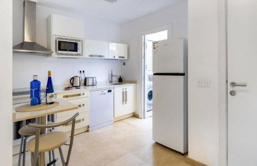 Modern 2BR Sea View Retreat in Tauro Walk to Beach & Golf - Foto 24