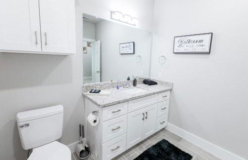 Modern Houston 3BR Getaway Near NRG Stadium, Downtown, Med Center & HOU Airport, FIFA & RODEO Ready - Foto 30