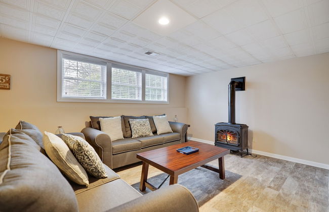 The Nest at Pinecrest by Avantstay Hot Tub Spacious Deck Game Room Fire Pit - Foto 22