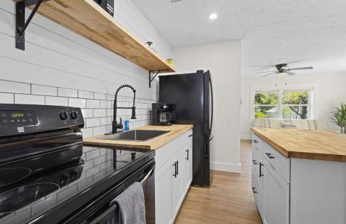 Cozy Near AMI Patio BBQ TV - Foto 8