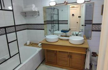 Marbella Suite - Photo 45