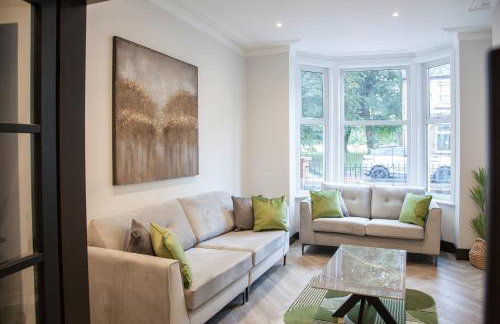New! Stylish & Modern Home With Free Parking! Book Now! - Foto 13