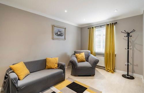 Superb 3 Bed Home Away from Home in Glasgow, just off M8 with free parking - Foto 12