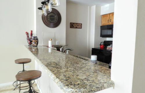 Brooks Tower Downtown Denver Furnished Apartment - Foto 2