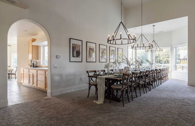 Wilson Creek Manor By Avantstay Sleeps 10! Amazing Estate w/ Pool & Game Room - Photo 7