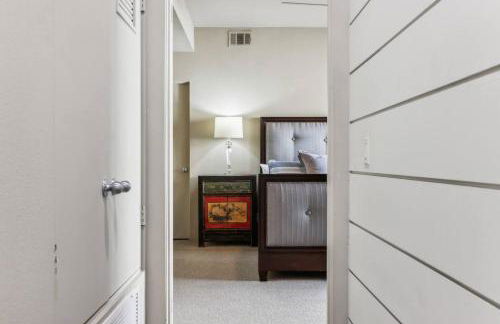 Stylish Gated TH + private heated pool + hot tub - Foto 27