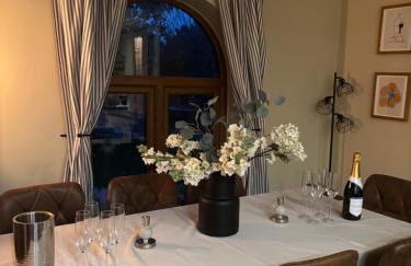 Courtyard House- Luxury Holiday House with floodlit Tennis court - Foto 18