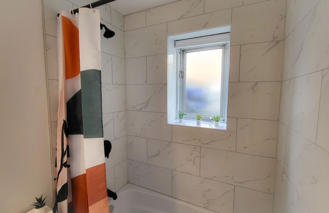 JstLikeHome - Serenity Suites - Photo 29