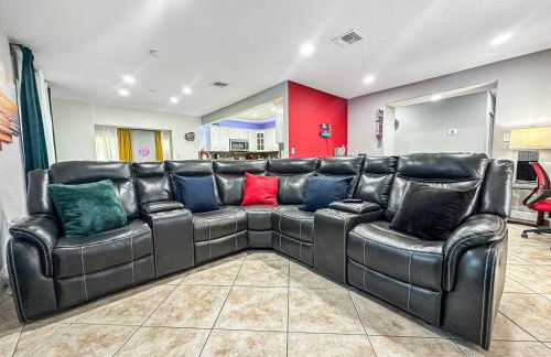 Escape GameRoom, BAR, BBQ, Spacious,KING Bed, All Luxury mattresses, Near Beach, 6 blocks away from Bars, Nite Clubs, Res, Shops - Photo 29