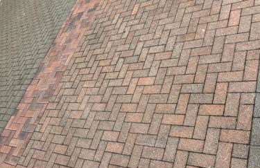 Luxury 1 bed apartment close to Airport and Exhibition centre ideal for short long term stays very cosy nicely furnished for comfort with all mod cons FreeParking on site Free WIFI - Foto 13