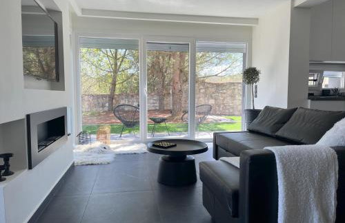 Modern Garden Apartment - City & Mountain View - Foto 10