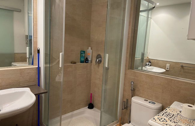 Lovely 2-bed Apartment in Barcelonas Best Location - Photo 18