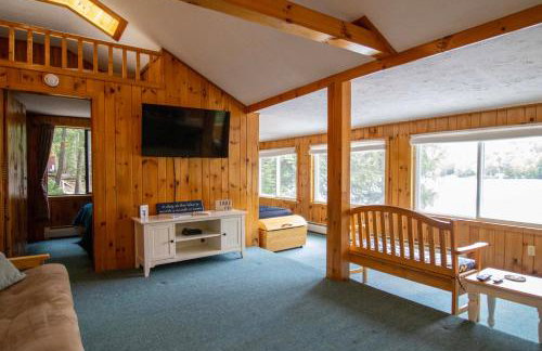 Lakefront Home with Seasonal Dock in Limerick! - Foto 4