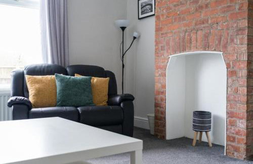 East House-Sleeps 5-Pet friendly-Garden-Parking - Foto 2