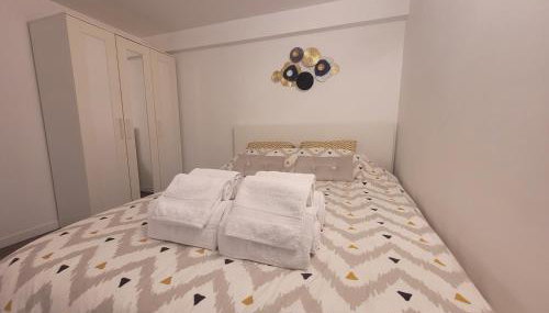 Proche Aéroport Orly - Métro 14 - Foto 4, towels, wardrobe