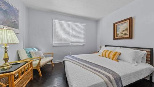 Relaxing Coastal 2BR Near Beach Sleeps 4 - Foto 4