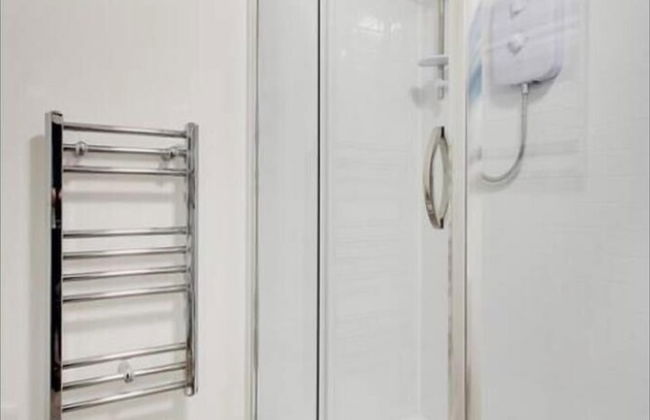 Stunning 2-bed Apartment in Tunbridge Wells - Photo 11