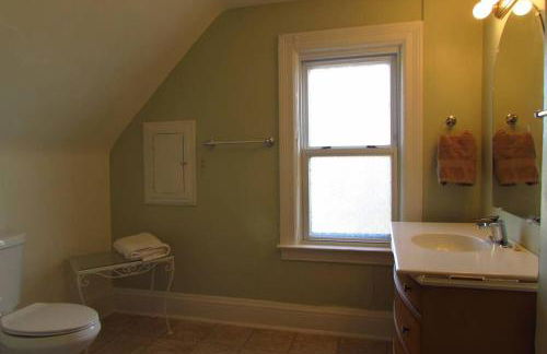 Falls Retreat - Walk to the Falls, the Casino and all Downtown Restaurants - Across from the Aquarium - Photo 15