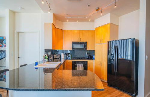 Elegant 28th Floor High Rise, Gym, Parking, Pool, Golf - Photo 25