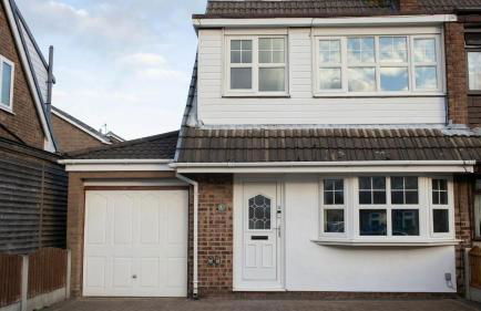 Big 4-Bed House in Haydock Ideal for Work Crews - Foto 6