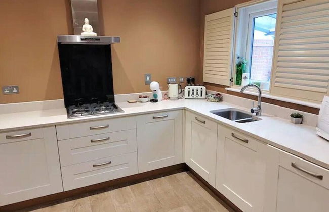 The Ayres House 2-bed Apartment in Cambridge - Photo 14