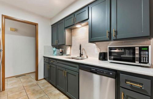 3 Bed 2 Bath Home w 2 Car Garage & Fitness Room - Foto 11