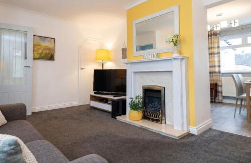 3 Bed House - Sleeps 6 - Parking - Pets - Garden - Foto 2