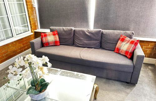 Kennedy Villa - 5 Bedroom House with Hot Tub, WiFi, Free parkings, Close to Bicester Village - Foto 35