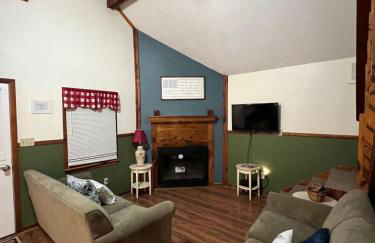 Deluxe Cabin #11 with Hot Tub on Patoka Lake in Southern Indiana - Foto 15