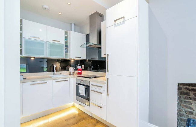 Modern 2BR Home in Dalston W/balcony, Fits 4 - Photo 20