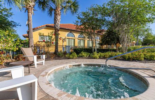 483-Stunning 6 bed home with private pool overlooking quiet conservation area - Foto 35