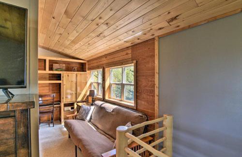 Woodsy Cabin Hideaway with Deck Hike, Fish, Escape - Foto 16