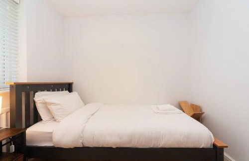 Gorgeous 4 BR House Near Station mins to London - Pass the Keys - Foto 26