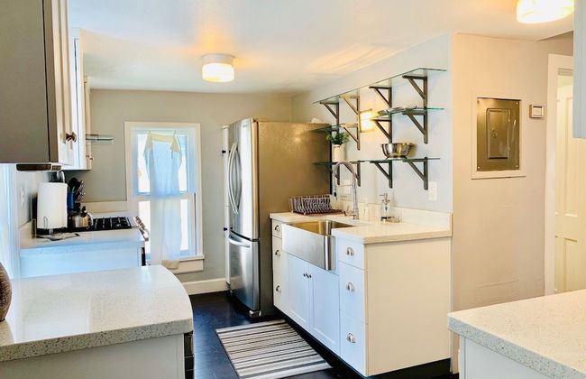 The Cottage! Chic Bungalow Near Old Town Square! - Foto 4