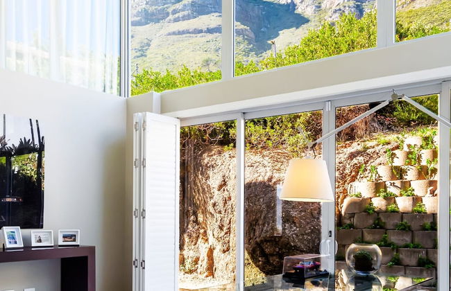 Exceptionally Unique Magnum Villa w Sea Views - Photo 14