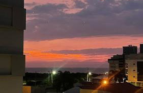 Novíssimo! Charmoso e a 3 minutos a pé da praia - Foto 28