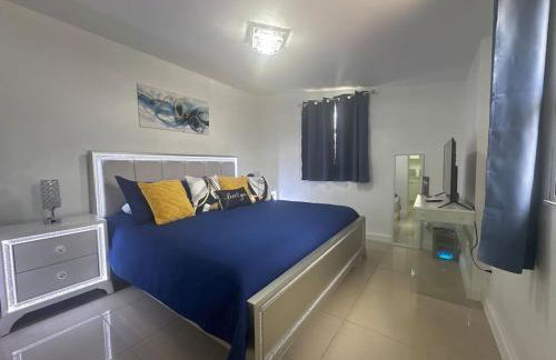 Relaxing Studio Getaway w BBQ, Patio and Parking - Foto 1