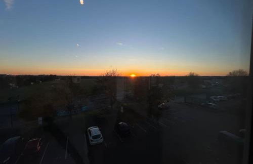 Voyager Haus Apartments, EV Charging Stations, London Heathrow Airport, LHR, Terminal 4, RE-Energise & GO - Foto 16