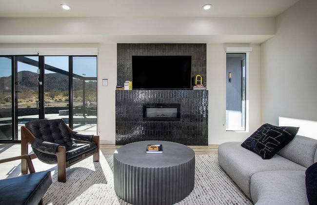 Luxe Modern Escape w Pool Hot Tub Firepit Desert View Lassen by Avantstay - Photo 8